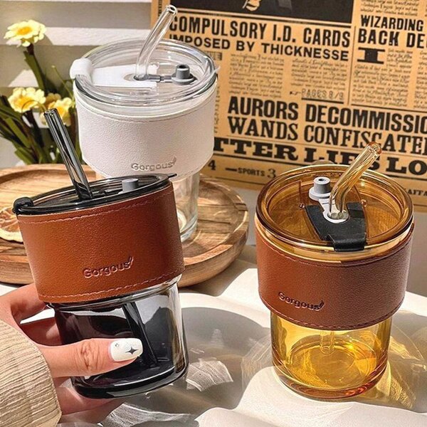 Mug en verre avec paille