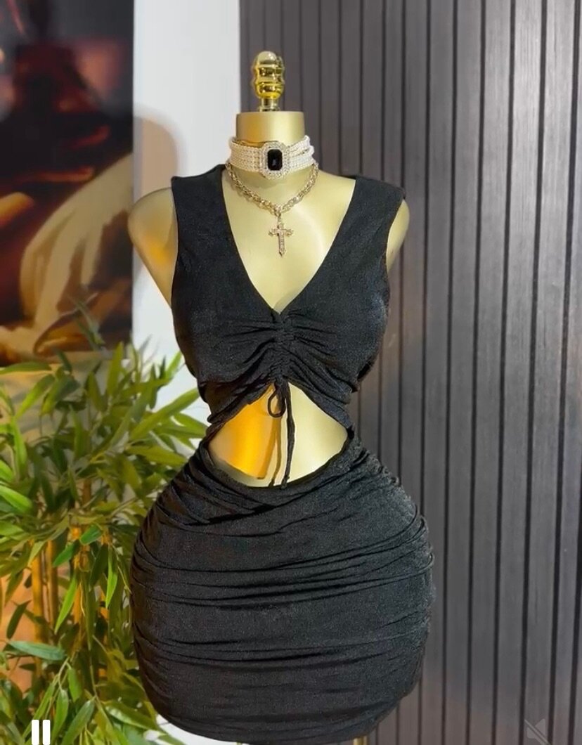 Robe ajustée noire élégante