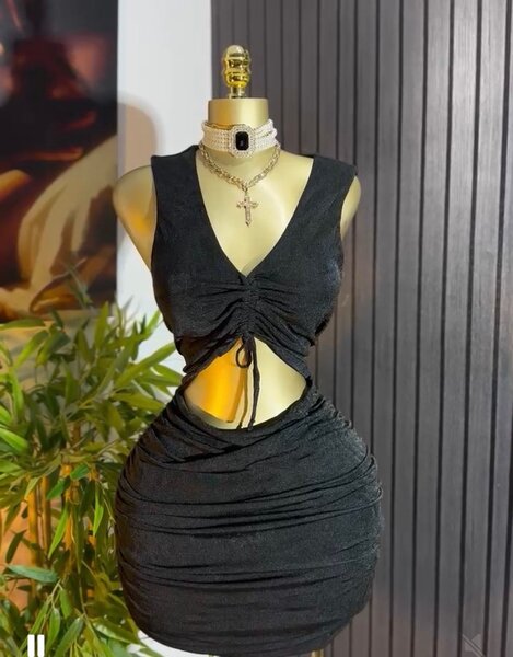 Robe ajustée noire élégante