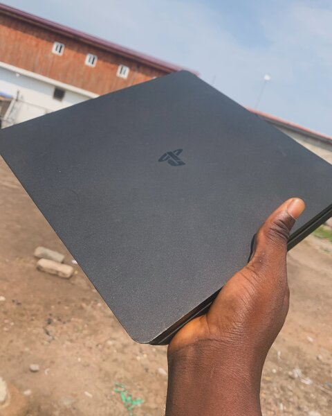 PS4 slim