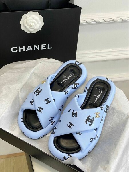 Women's slippers