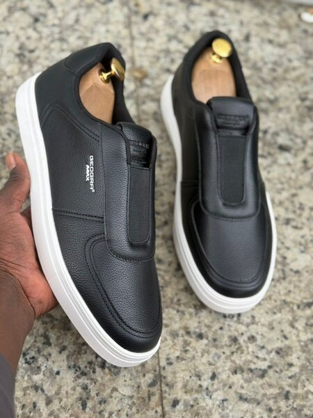 Sneakers en cuir blanc et noir