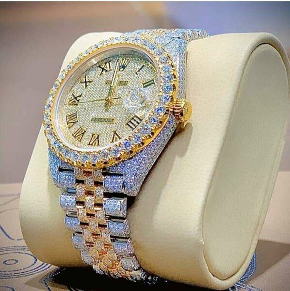Talon , montre, et perruque