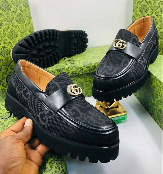Dress shoe