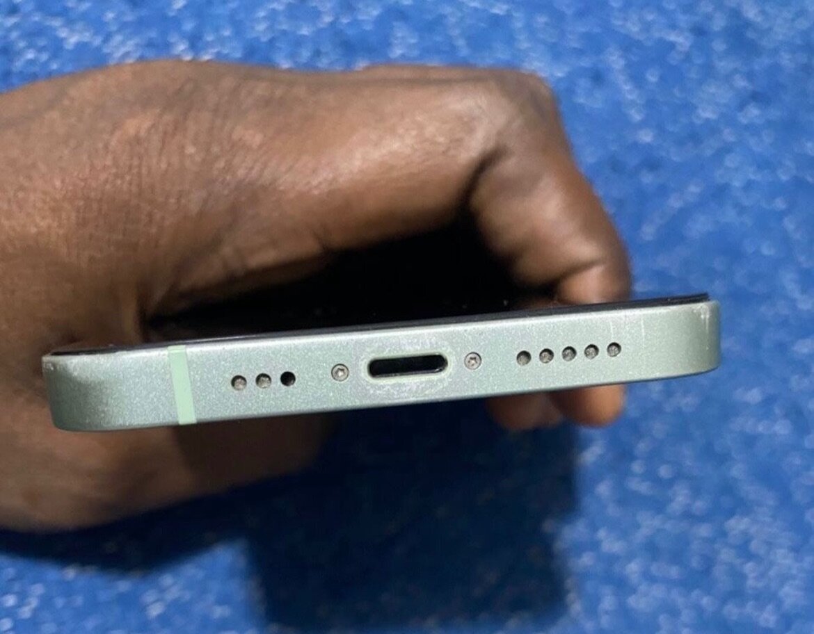 iPhone 12 simple
