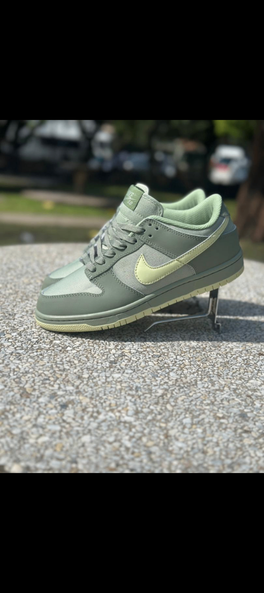 SB DUNKS