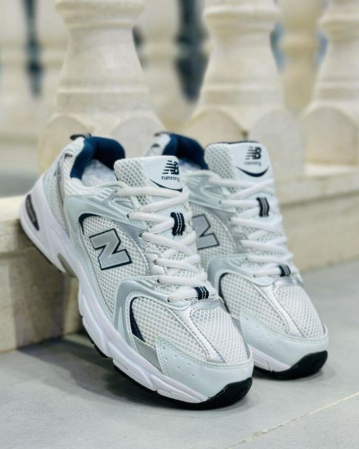 New Balance 530 avec le Carton