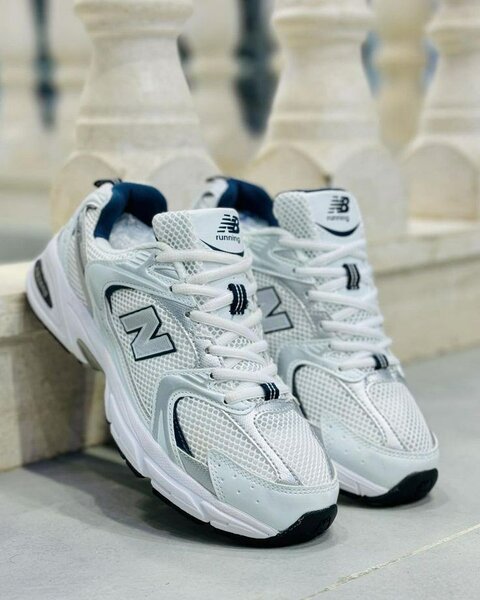 New Balance 530 avec le Carton