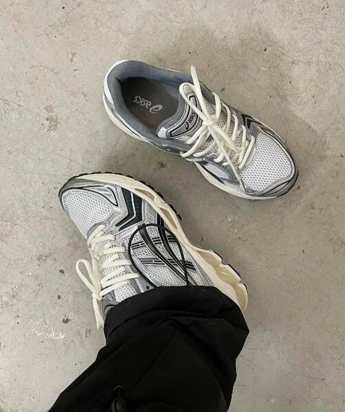 ASICS SNEAKER