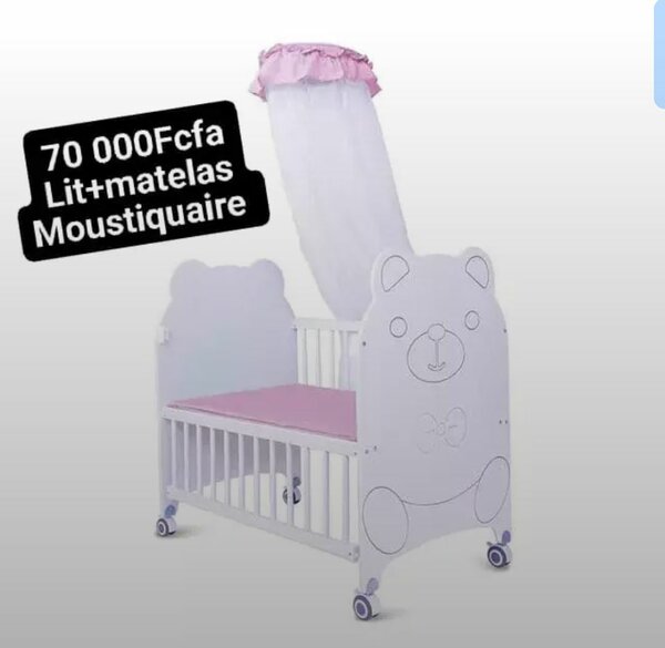 Lit de bébé avec matelas