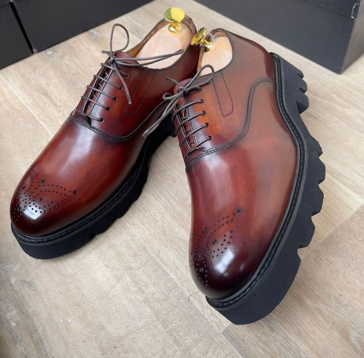 Chaussures en cuir élégantes hommes
