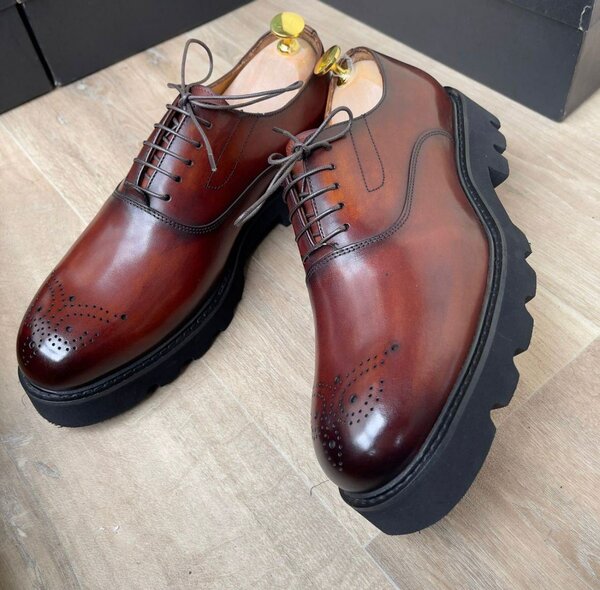Chaussures en cuir élégantes hommes
