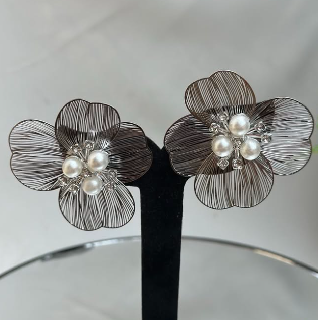 Stylish earrings