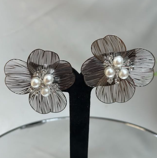 Stylish earrings