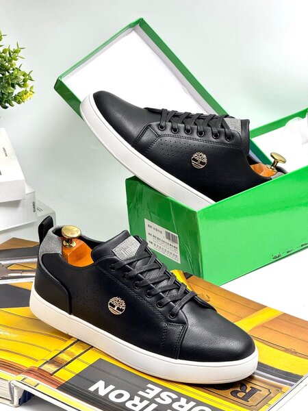 TIMBERLAND BLACK AND WHITE
