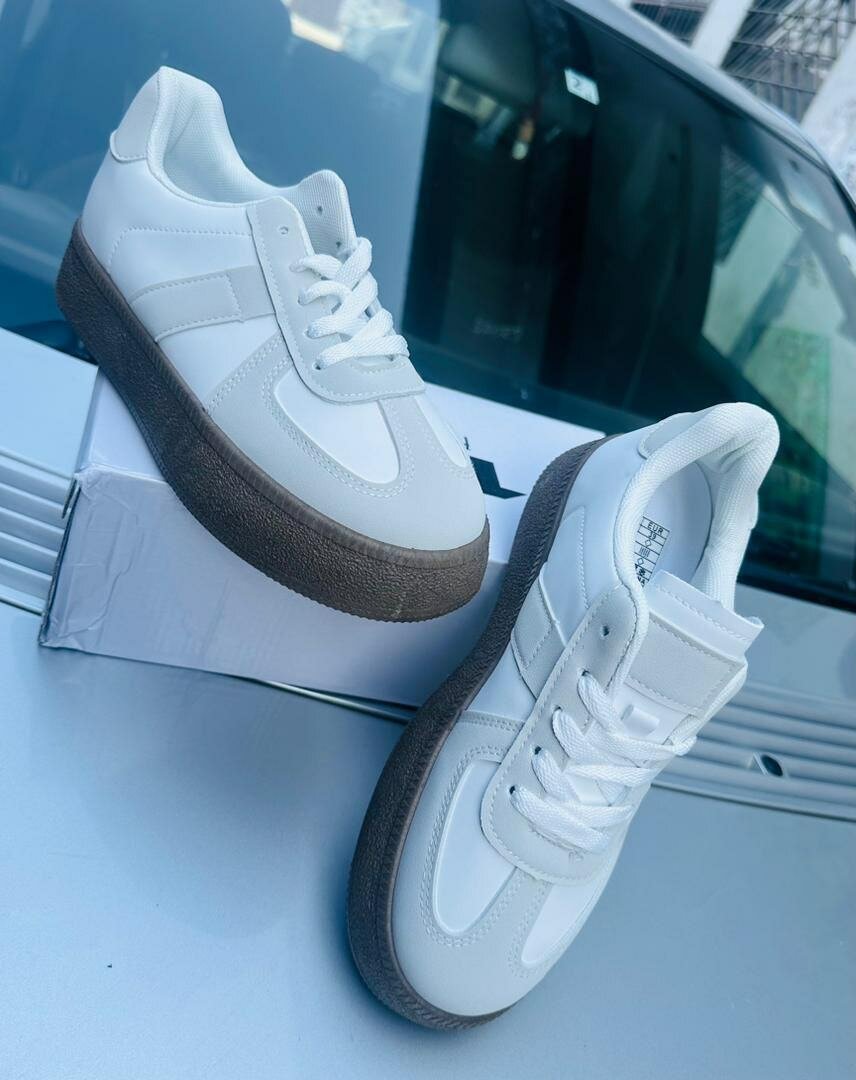 Sunny sneakers