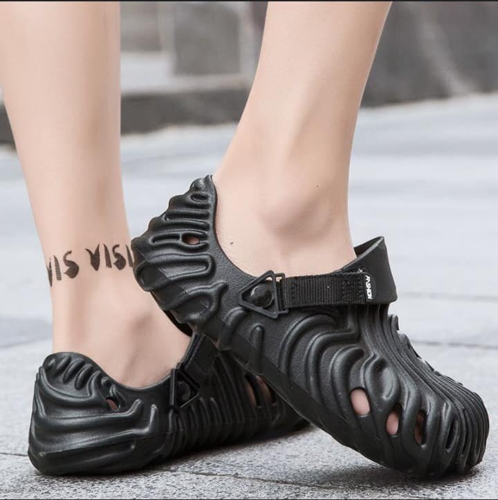 SUMMER SLIPPERS