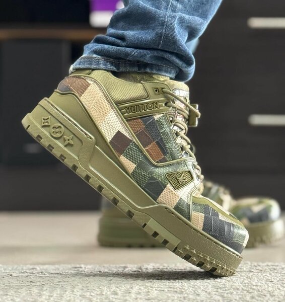 LV Maxi Pharrell