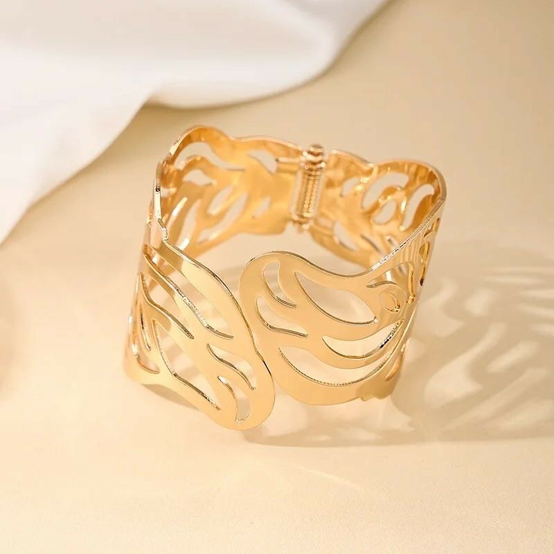 Bracelet manchette dorée