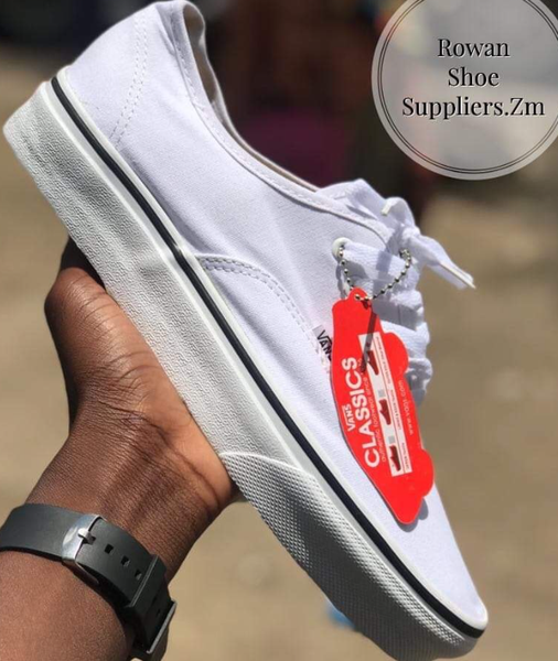 Low white sneakers 