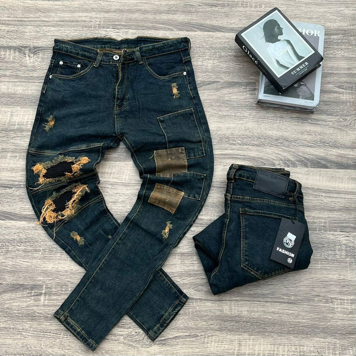 Stock jeans tra