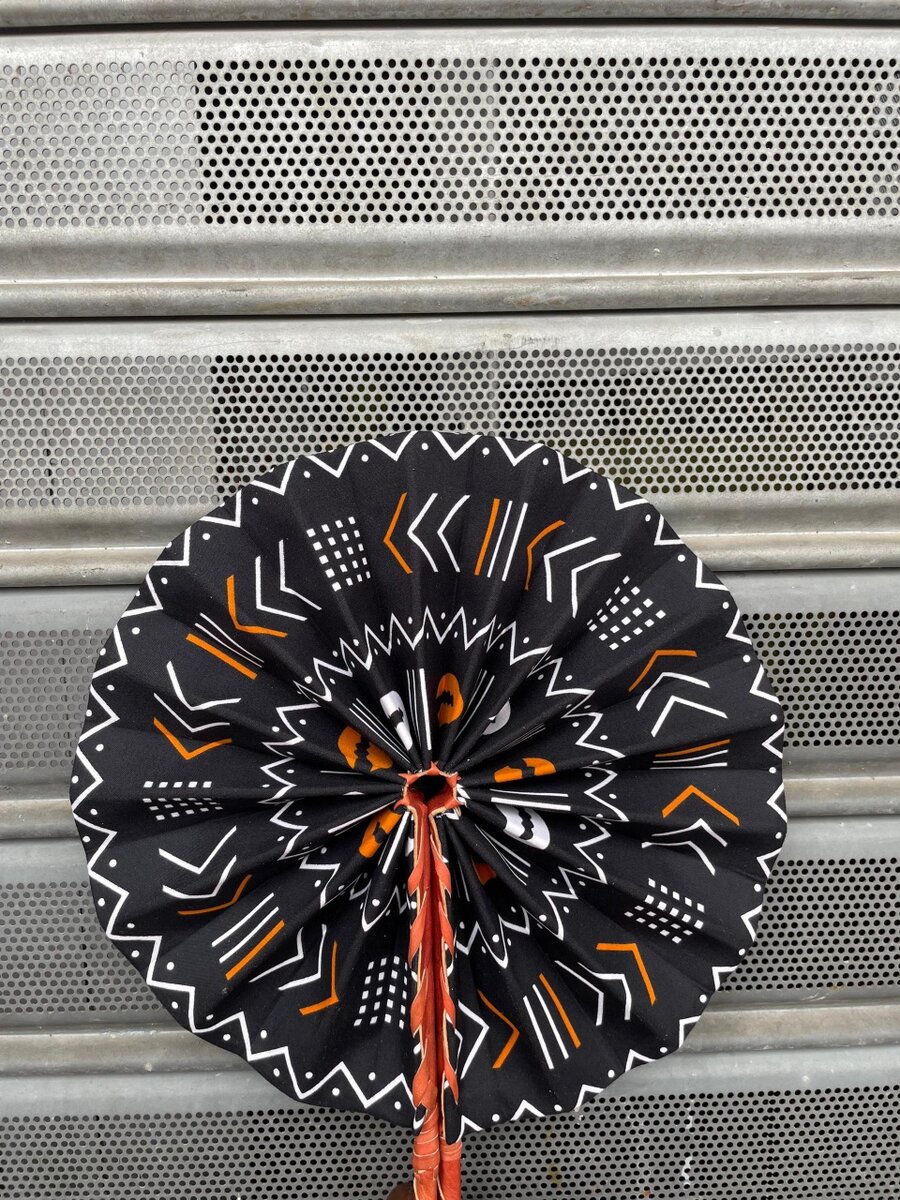 Éventail pliable en tissu