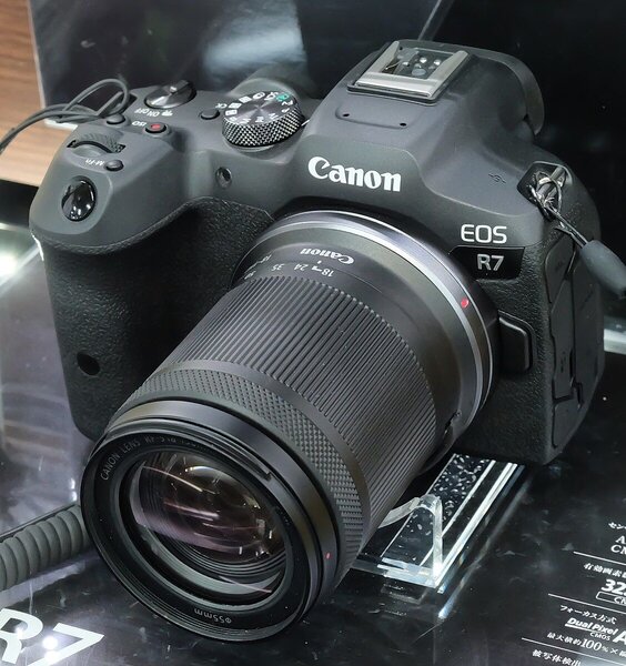 Appareil Canon EOS R7