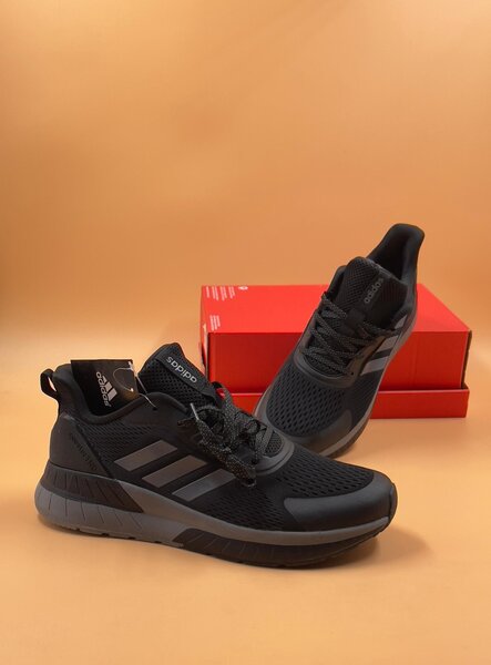 Trainers gym shoes