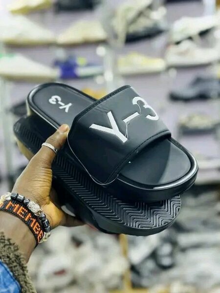 Claquettes élégantes noires Y-3