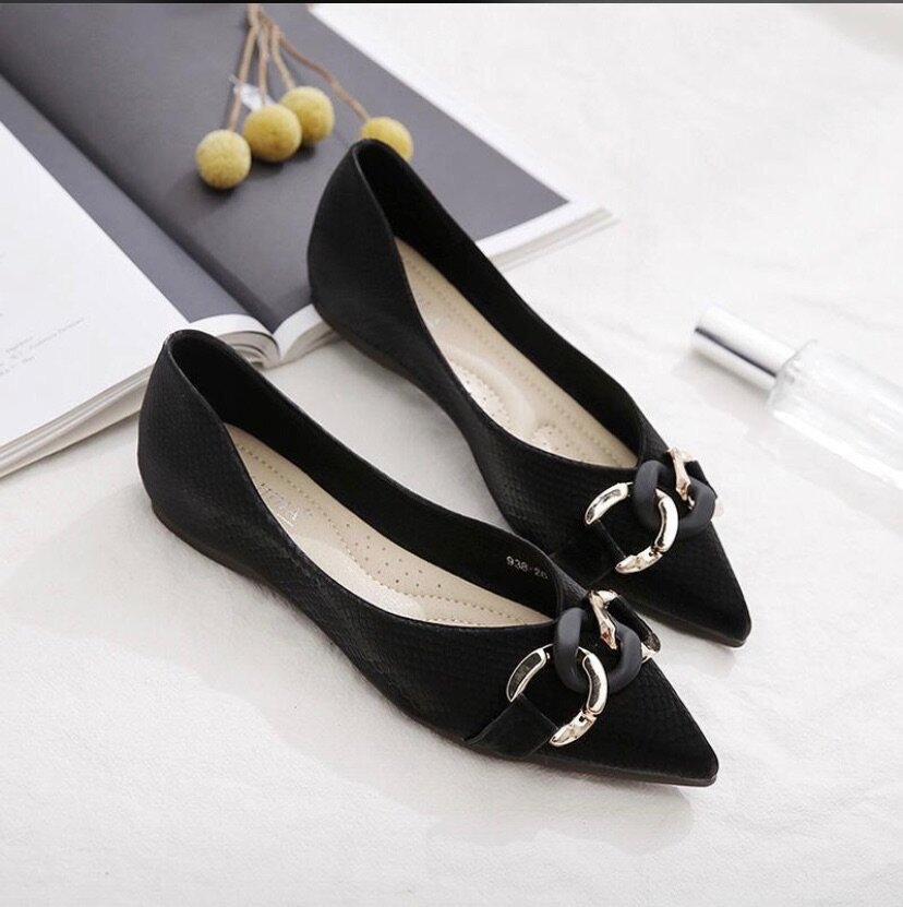 Flat shoes