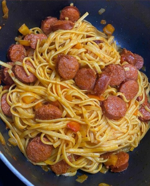 Spaghetti aux Saucisses Épicées
