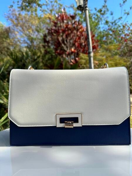 Shoulder bags