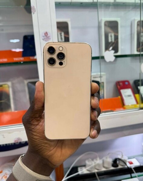iPhone 12pro 128giga casineuf très propre avec garantie