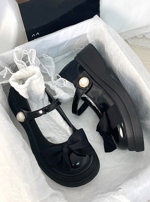 Pearl button shoe