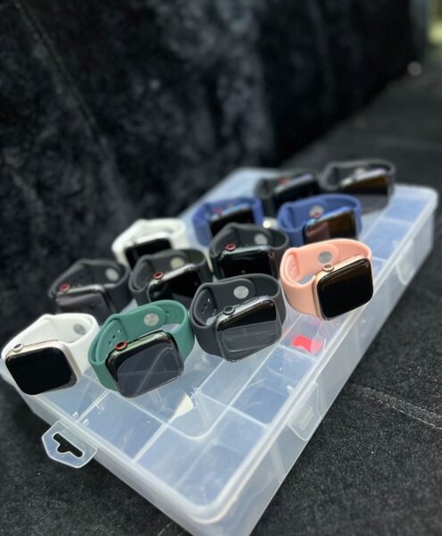 Montres connectées multicolores