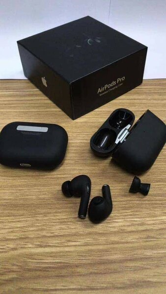 Écouteur Ambie et Airpod