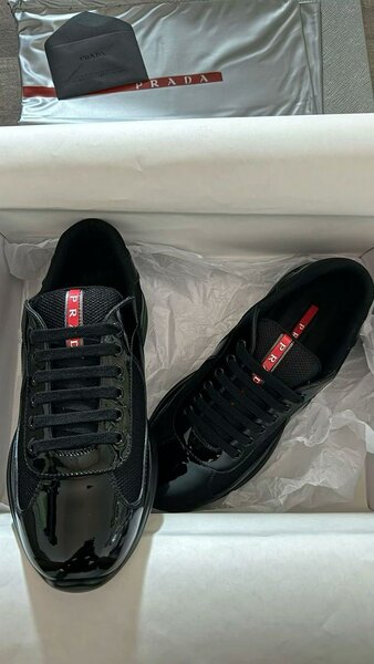 Sneakers Prada noirs élégants pour hommes