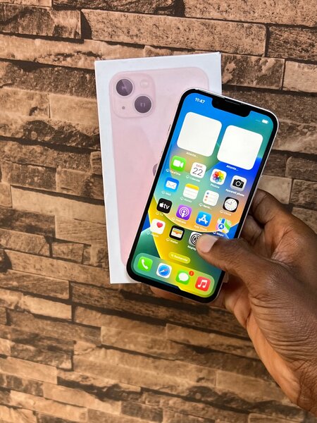 iPhone 13 simple