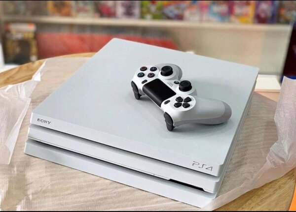 PS4 PRO (4k) CRAQUER AVEC PLUS DE 30 JEUX
