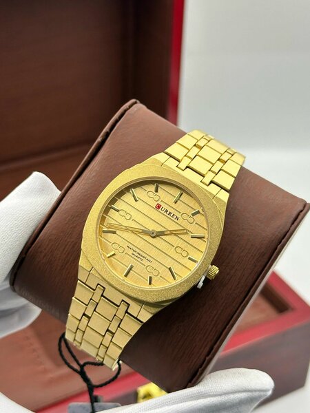 Montre homme dorée élégante