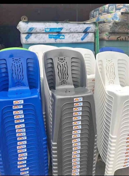 Chaise en plastique