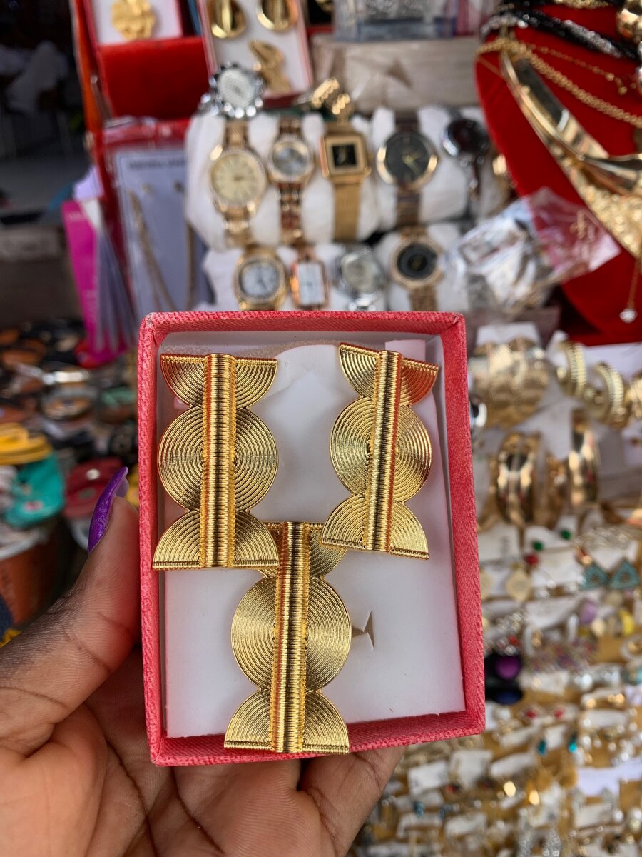 Boucle d’oreille et bague