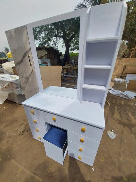 Dressing mirror