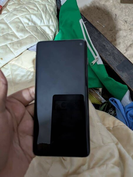 Samsung S10 l'arrière fissuré