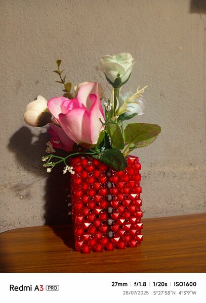 Vase décoratif en perles