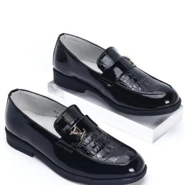 Boys shoes