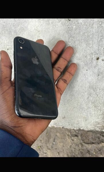 iPhone Noir 64 Go