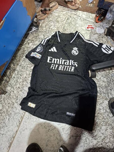 Maillot collector Réal Madrid écussons en gomme version pro