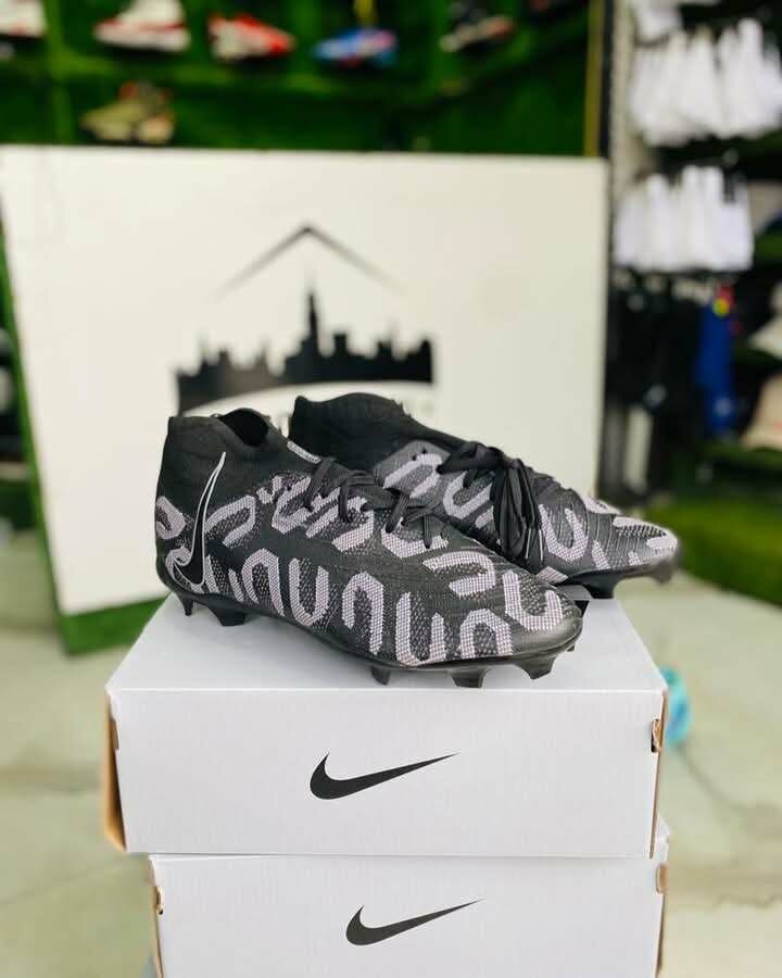 Soccer boots