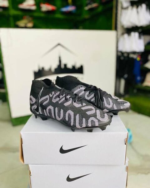Soccer boots